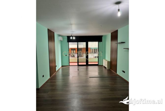 Ambient biznesi me qera 3+1 ne Tirane - 1,500 Euro