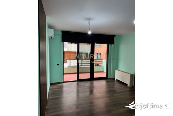Ambient biznesi me qera 3+1 ne Tirane - 1,500 Euro