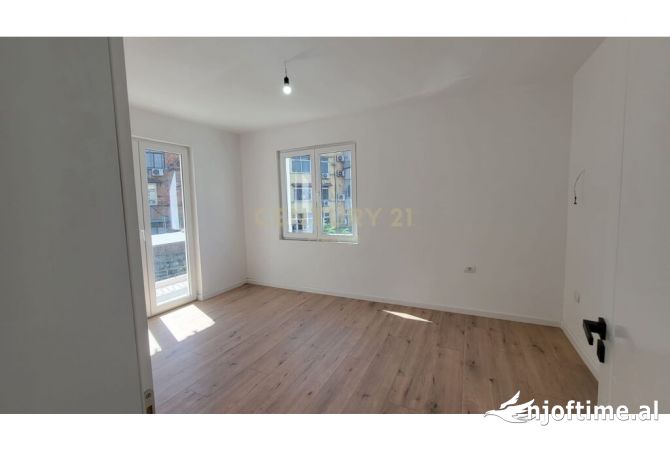 Ambient biznesi me qera 3+1 ne Tirane - 600 Euro