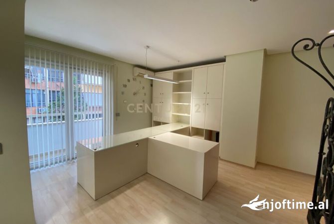 Ambient biznesi me qera 3+1 ne Tirane - 800 Euro