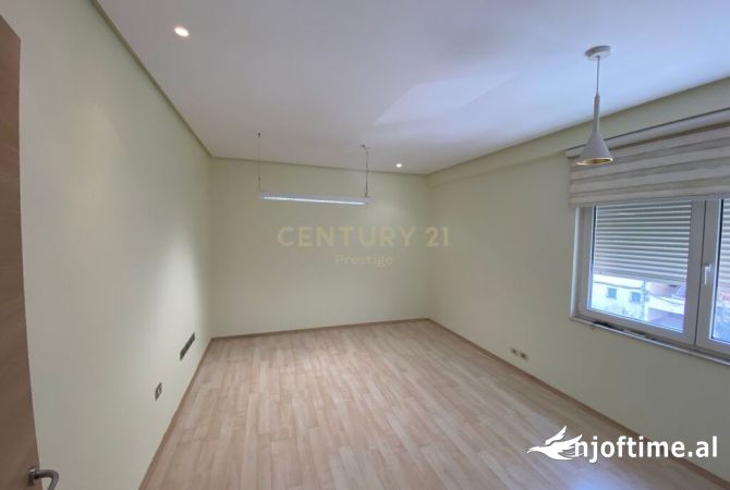 Ambient biznesi me qera 3+1 ne Tirane - 800 Euro