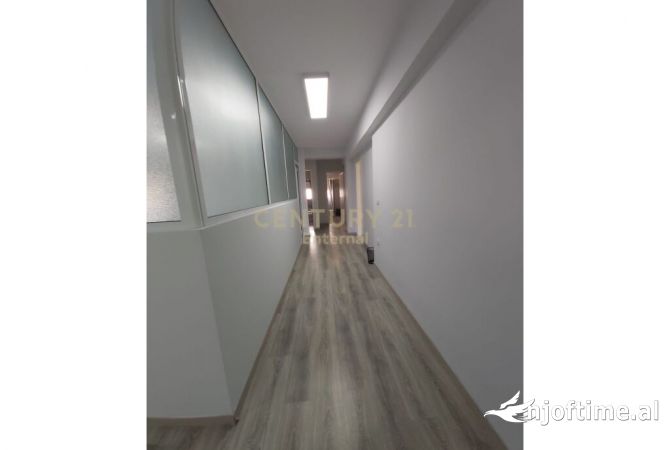 Ambient biznesi me qera 3+1 ne Tirane - 1,200 Euro