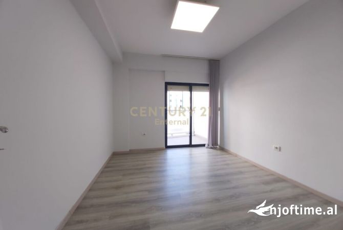 Ambient biznesi me qera 3+1 ne Tirane - 1,200 Euro