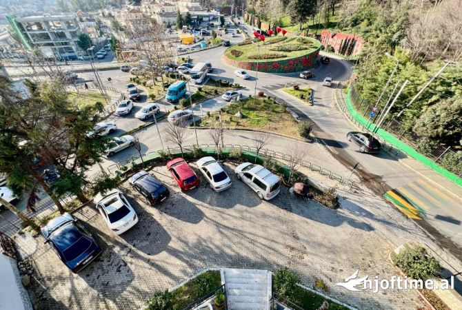 Rotondo Saukut japim me qera godine 4 kate buze rruge kryesore