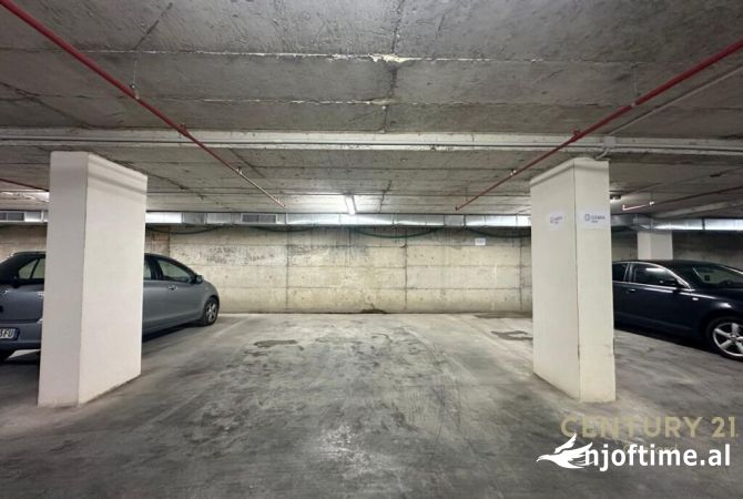  Ambient per zyra plus 2 poste parkimi me qera tek Fakulteti Ekonomik