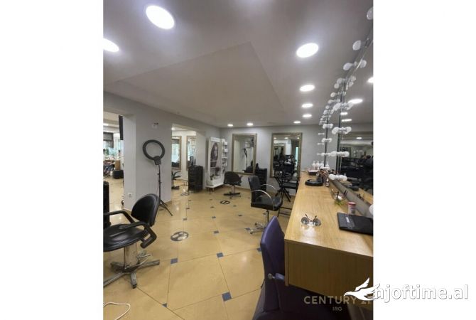Ambient biznesi me qera 3+1 ne Tirane - 2,000 Euro