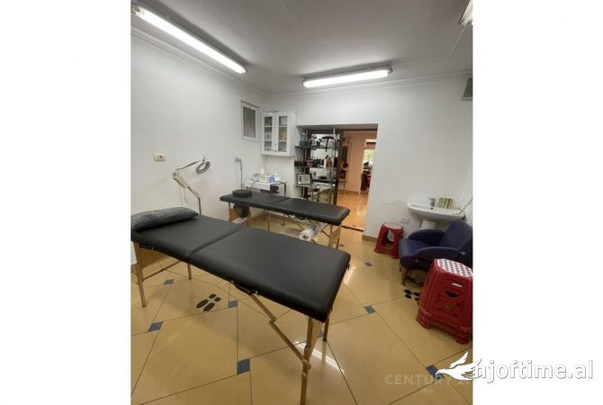 Shkolla e Baletit jepet me qera ambient komercial