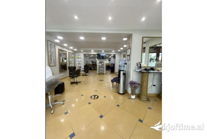 Ambient biznesi me qera 3+1 ne Tirane - 2,000 Euro