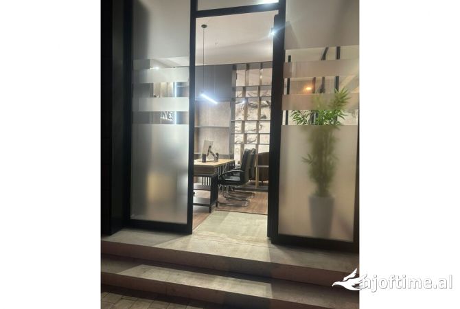 Ambient biznesi me qera 3+1 ne Tirane - 650 Euro