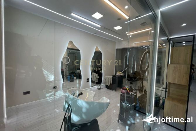 Ambient biznesi me qera 3+1 ne Tirane - 1,350 Euro