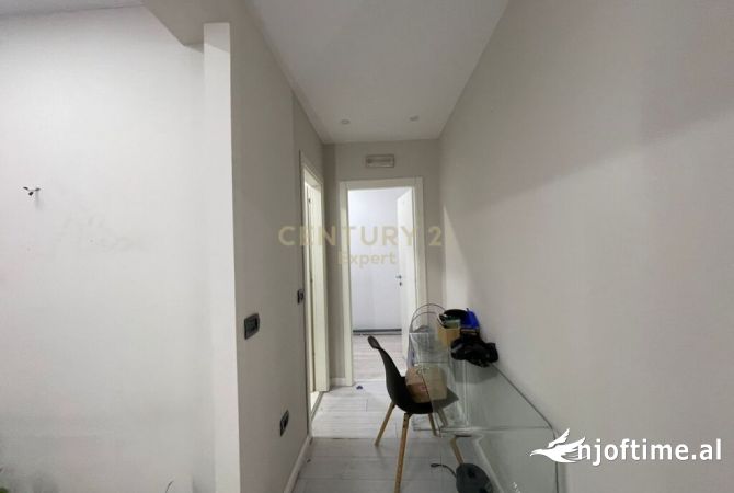 Liceu Artistik jepet me qera ambient per zyra 