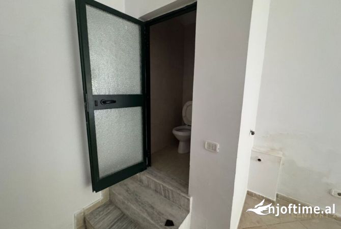 21 Dhjetori shitet ambient komercial