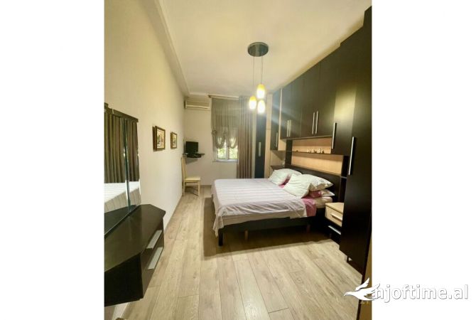 Shtepi me qera Apartament ne Tirane, 2+1, Mobilimi E mobiluar, Pagesa 700  Euro.