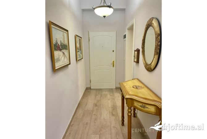 Shtepi me qera Apartament ne Tirane, 2+1, Mobilimi E mobiluar, Pagesa 700  Euro.