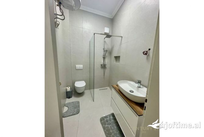 Shtepi me qera Apartament ne Tirane, 2+1, Mobilimi E mobiluar, Pagesa 700  Euro.