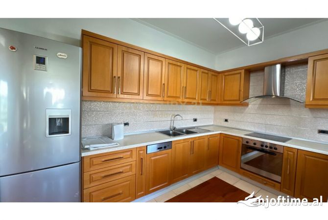 Shtepi me qera Apartament ne Tirane, 3+1, Mobilimi E mobiluar, Pagesa 1,500  Euro.