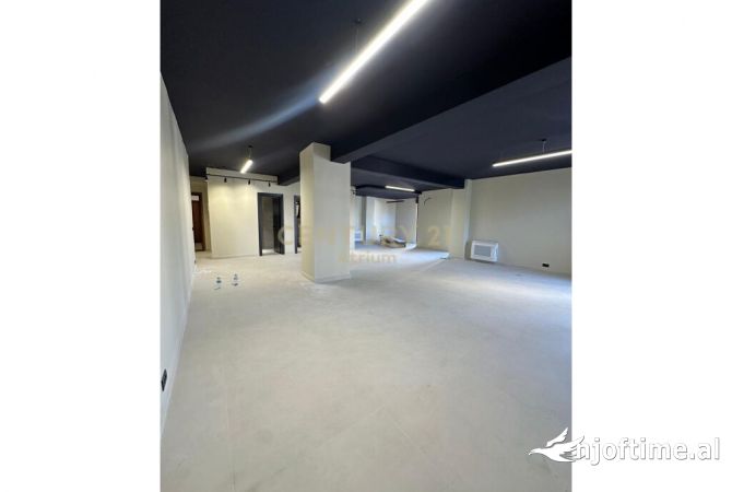 Shtepi me qera 2+1 ne Tirane - 2,000 Euro