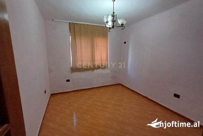 Shtepi me qera 2+1 ne Tirane - 350 Euro