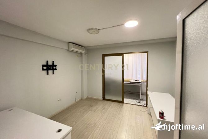Ambient biznesi me qera 3+1 ne Tirane - 790 Euro