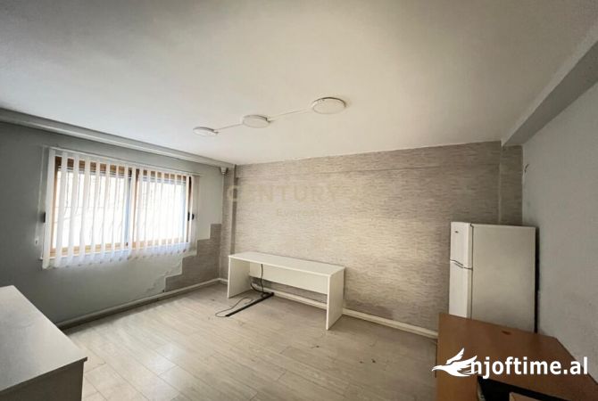 Ish Blloku jepet me qera zyre 