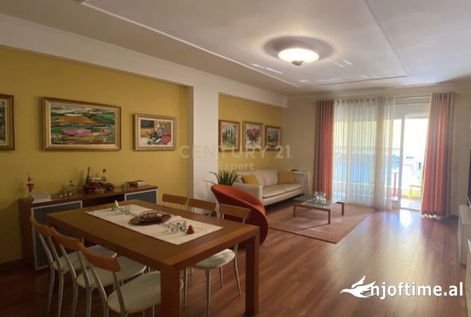 Shtepi me qera 2+1 ne Tirane - 1,600 Euro