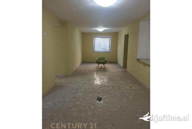 Ambient biznesi me qera 3+1 ne Tirane - 750 Euro