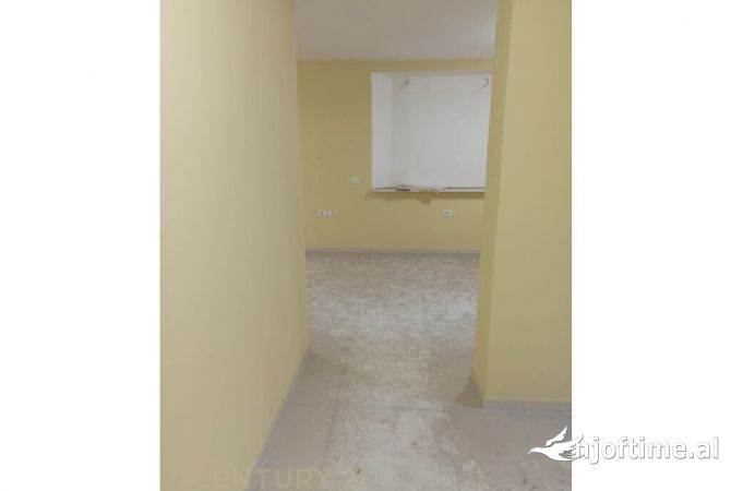 Ambient biznesi me qera 3+1 ne Tirane - 750 Euro