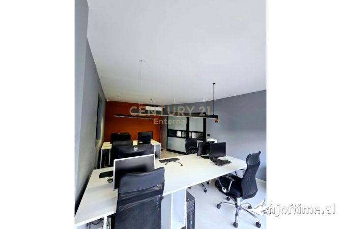 Ambient biznesi me qera 3+1 ne Tirane - 1,000 Euro