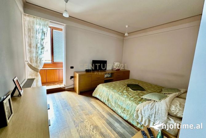 Shtepi me qera Apartament ne Tirane, 3+1, Mobilimi E mobiluar, Pagesa 1,300  Euro.
