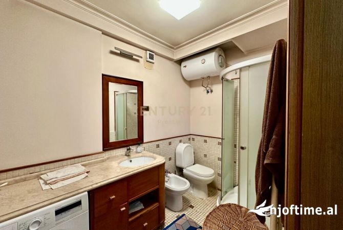 Shtepi me qera Apartament ne Tirane, 3+1, Mobilimi E mobiluar, Pagesa 1,300  Euro.