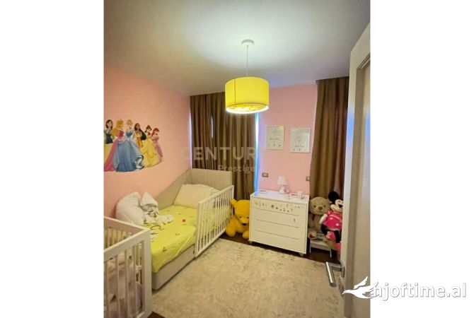 Shtepi me qera Apartament ne Tirane, 2+1, Mobilimi E mobiluar, Pagesa 2,200  Euro.