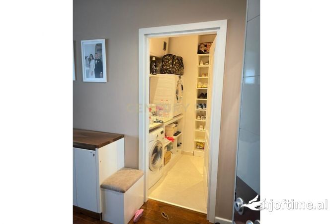 Shtepi me qera Apartament ne Tirane, 2+1, Mobilimi E mobiluar, Pagesa 2,200  Euro.