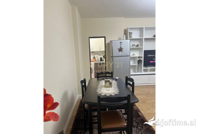 Shtepi me qera Apartament ne Tirane, 2+1, Mobilimi E mobiluar, Pagesa 1,000  Euro.