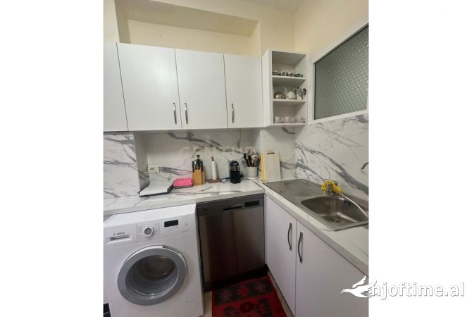 Shtepi me qera Apartament ne Tirane, 2+1, Mobilimi E mobiluar, Pagesa 1,000  Euro.