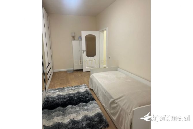 Shtepi me qera Apartament ne Tirane, 2+1, Mobilimi E mobiluar, Pagesa 1,000  Euro.