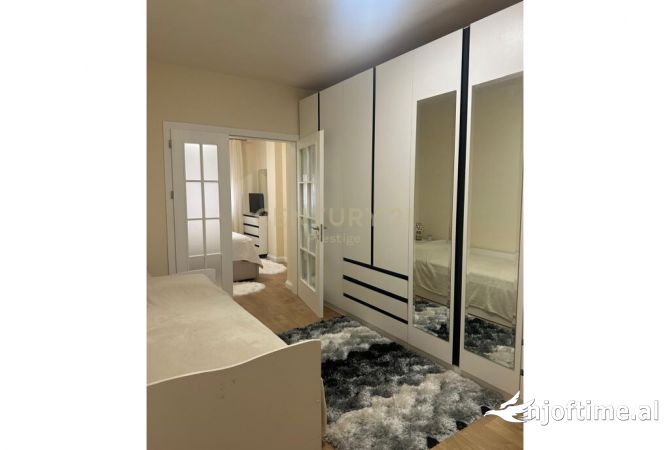 Shtepi me qera Apartament ne Tirane, 2+1, Mobilimi E mobiluar, Pagesa 1,000  Euro.