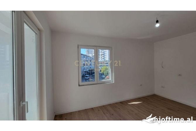 Ambient biznesi me qera 3+1 ne Tirane - 600 Euro