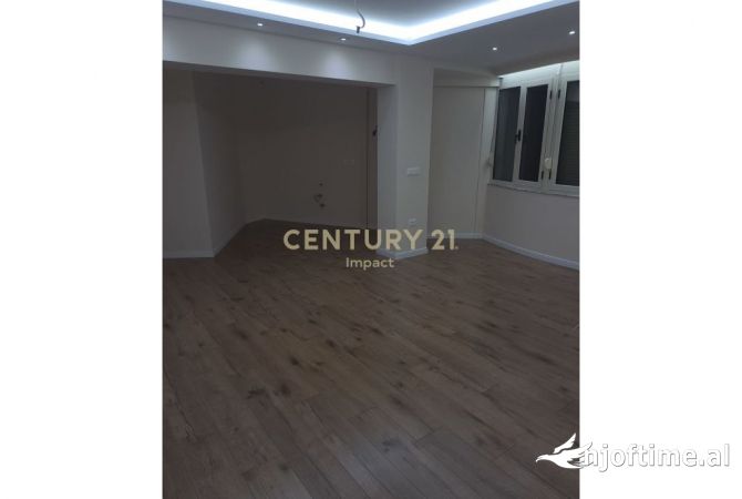 Rruga e Barrikadave jepet me qera ambient per zyre