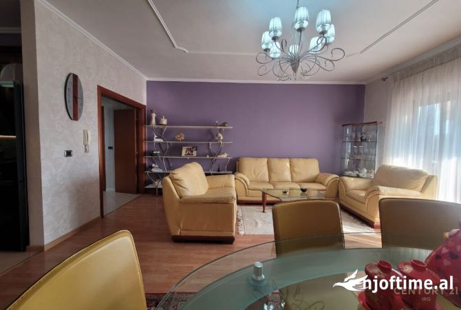 Shtepi me qera 3+1 ne Tirane - 1,800 Euro