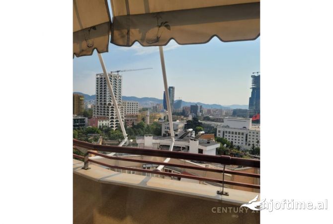 Shtepi me qera Apartament ne Tirane, 3+1, Mobilimi E mobiluar, Pagesa 1,800  Euro.