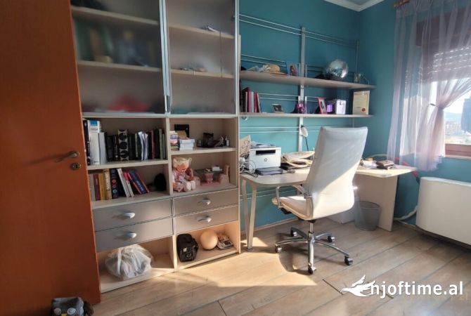 Shtepi me qera Apartament ne Tirane, 3+1, Mobilimi E mobiluar, Pagesa 1,800  Euro.