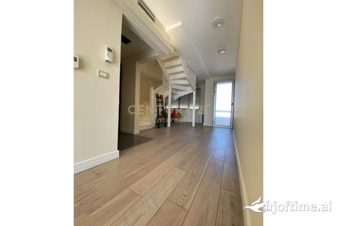 Shtepi me qera Duplex(shtepi me 2 kate) ne Tirane, 3+1, Mobilimi E mobiluar, Pagesa 2,000  Euro.