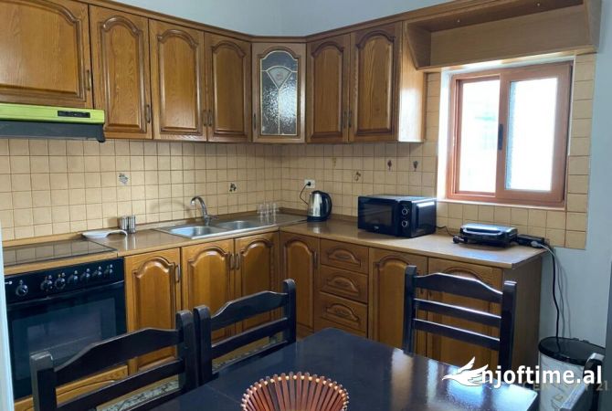 Shtepi me qera 4+1 ne Tirane - 1,500 Euro