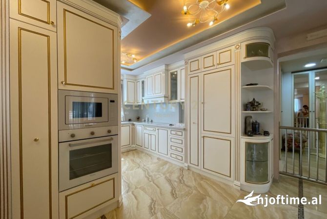 Shtepi me qera 4+1 ne Tirane - 3,000 Euro