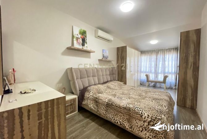 Shtepi me qera Apartament ne Tirane, 4+1, Mobilimi E mobiluar, Pagesa 3,000  Euro.