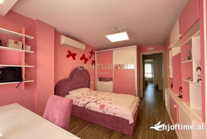 Shtepi me qera Apartament ne Tirane, 4+1, Mobilimi E mobiluar, Pagesa 3,000  Euro.