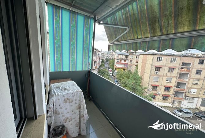 Shtepi ne shitje Apartament ne Tirane, 2+1, Mobilimi Pjeserisht e mobiluar, Pagesa 115,000  Euro.
