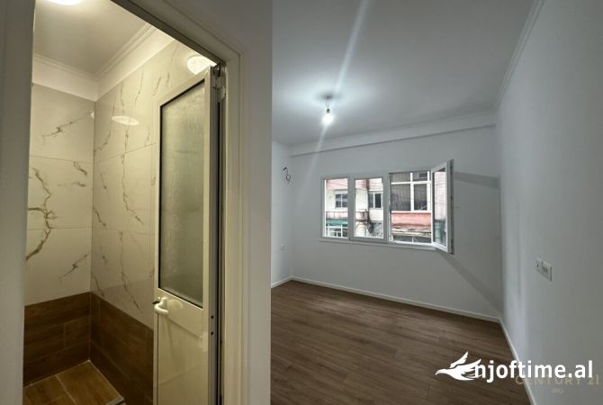 Shtepi ne shitje Apartament ne Tirane, 2+1, Mobilimi Bosh, pa mobiluar, Pagesa 210,000  Euro.