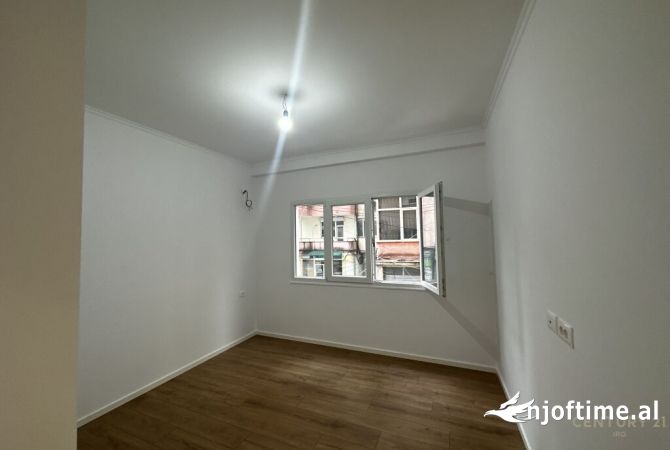 Shtepi ne shitje Apartament ne Tirane, 2+1, Mobilimi Bosh, pa mobiluar, Pagesa 210,000  Euro.