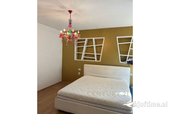 Shtepi ne shitje Apartament ne Tirane, 3+1, Mobilimi Bosh, pa mobiluar, Pagesa 350,000  Euro.